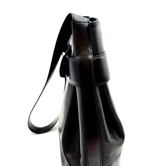 LOUIS VUITTON Vintage Black Epi Sac D'Epaule GM Bucket Bag - Picture 16 of 17